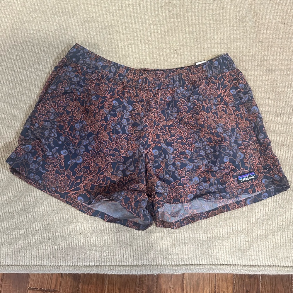 Patagonia Women's small Floral Print Shorts - purple and Brown